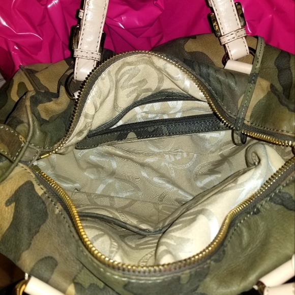 Sale!!!😍😍😍RARE! Beautiful Michael Kors Camo Bag in amazing condition - Picture 8 of 14